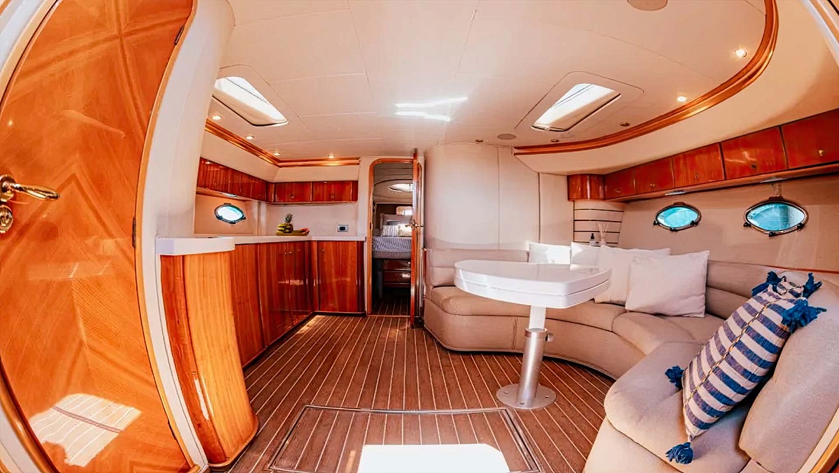 Аренда моторной яхты Princess V55 на Миконосе, Греция